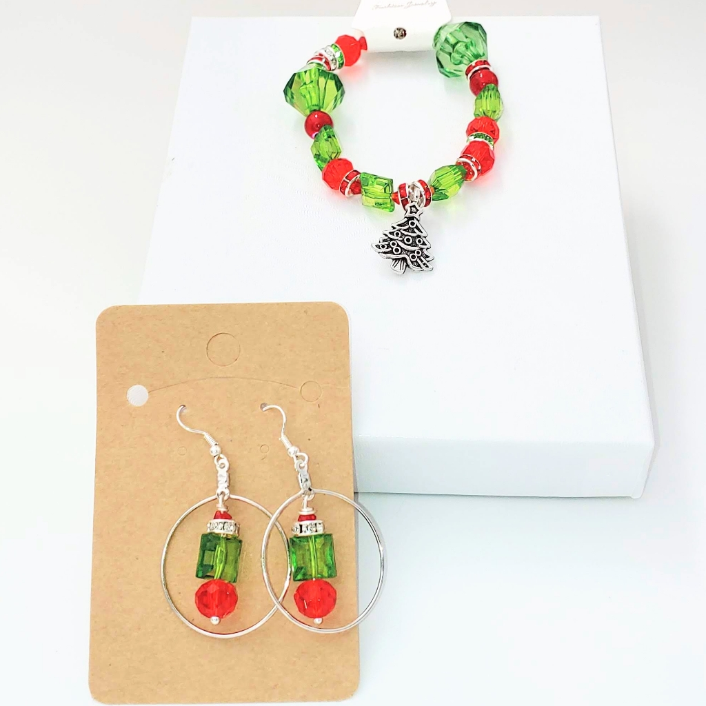 261c105 Red & Green Bracelet & Earring Set W/ Christmas Tree Charm